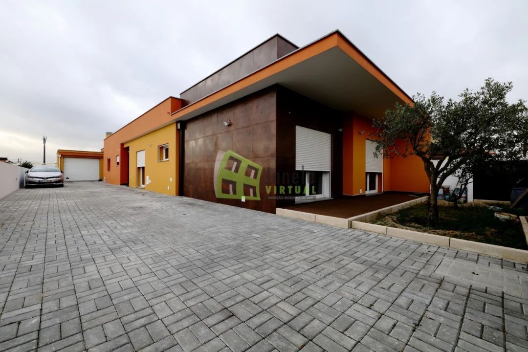 Moradia T4 para Venda em Alhos Vedros Foto 8