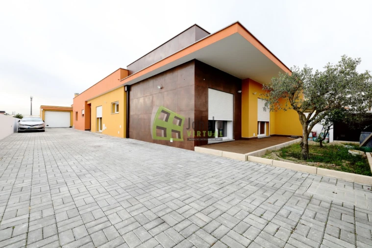 Moradia T4 para Venda em Alhos Vedros Foto 1