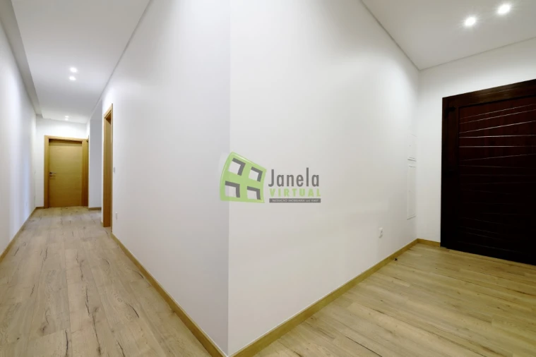 Moradia T4 para Venda em Alhos Vedros Foto 3