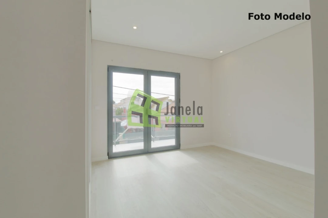 Moradia T3 para Venda em Quinta do Conde Foto 10
