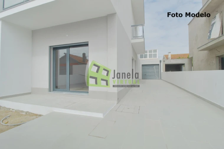 Moradia T3 para Venda em Quinta do Conde Foto 1