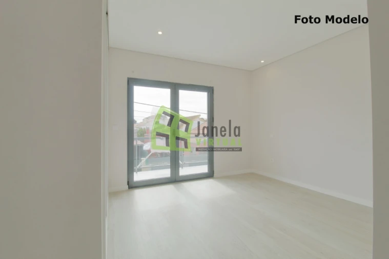Moradia T3 para Venda em Quinta do Conde Foto 10
