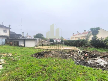 Terreno para Venda em Santa Marta de Portuzelo