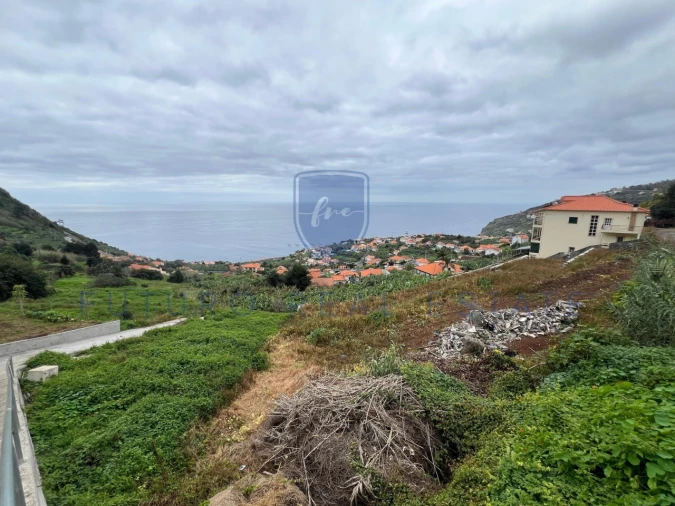 Terreno para Venda em Arco da Calheta Foto 2