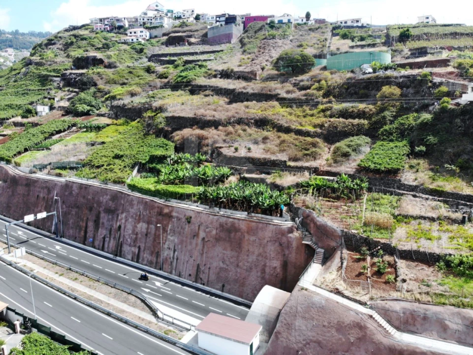 Terreno para Venda em Estreito de Camara de Lobos Foto 1