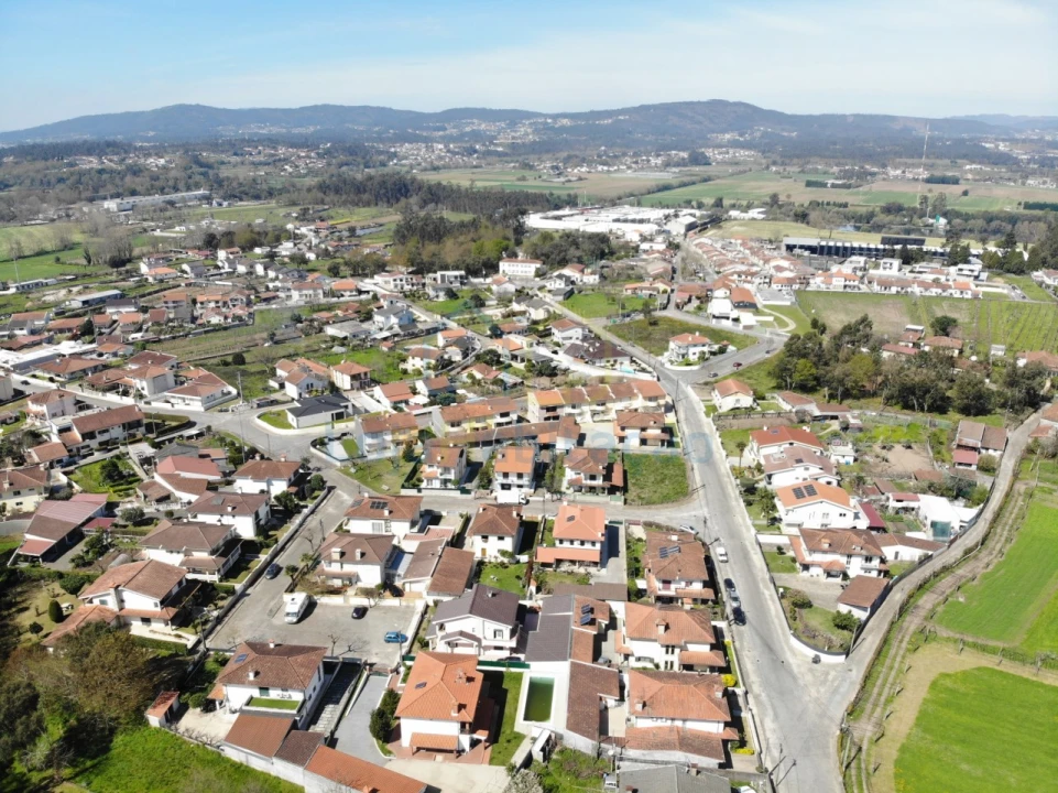 Terreno para Venda em Merelim (São Paio), Panoias e Parada de Tibães Foto 3