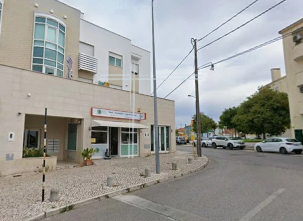 Loja para Arrendamento em Charneca de Caparica e Sobreda Foto 2