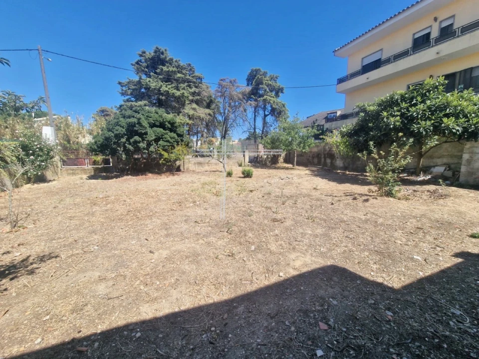 Terreno para Venda em Charneca de Caparica e Sobreda Foto 9