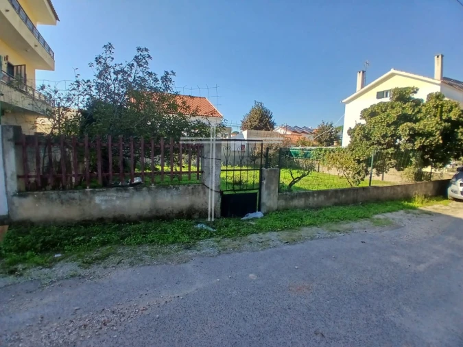 Terreno para Venda em Charneca de Caparica e Sobreda Foto 2