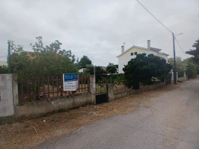 Terreno para Venda em Charneca de Caparica e Sobreda