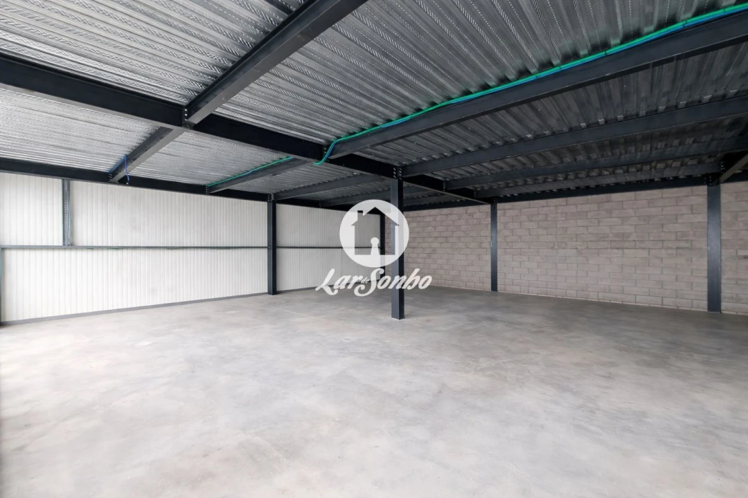 Loja para Arrendamento em Alheira e Igreja Nova Foto 2