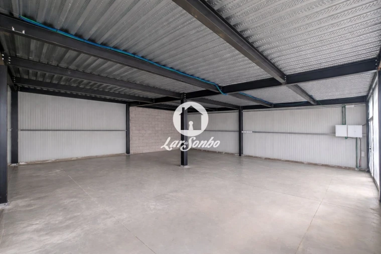 Loja para Arrendamento em Alheira e Igreja Nova Foto 1