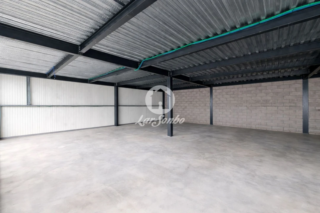 Loja para Arrendamento em Alheira e Igreja Nova Foto 2