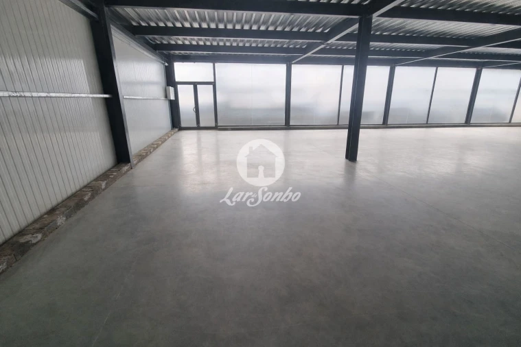 Loja para Arrendamento em Alheira e Igreja Nova Foto 5