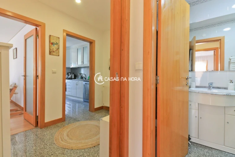 Apartamento T2 para Venda em Castêlo da Maia Foto 24