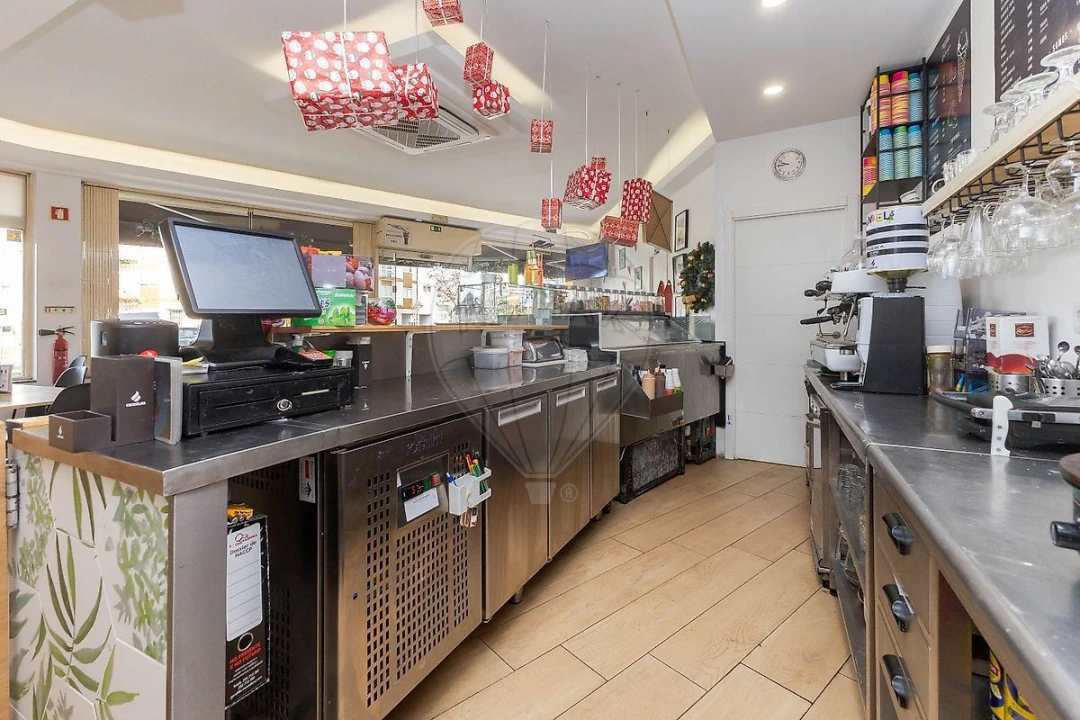 Loja para Trespasse em Fânzeres e São Pedro da Cova Foto 5