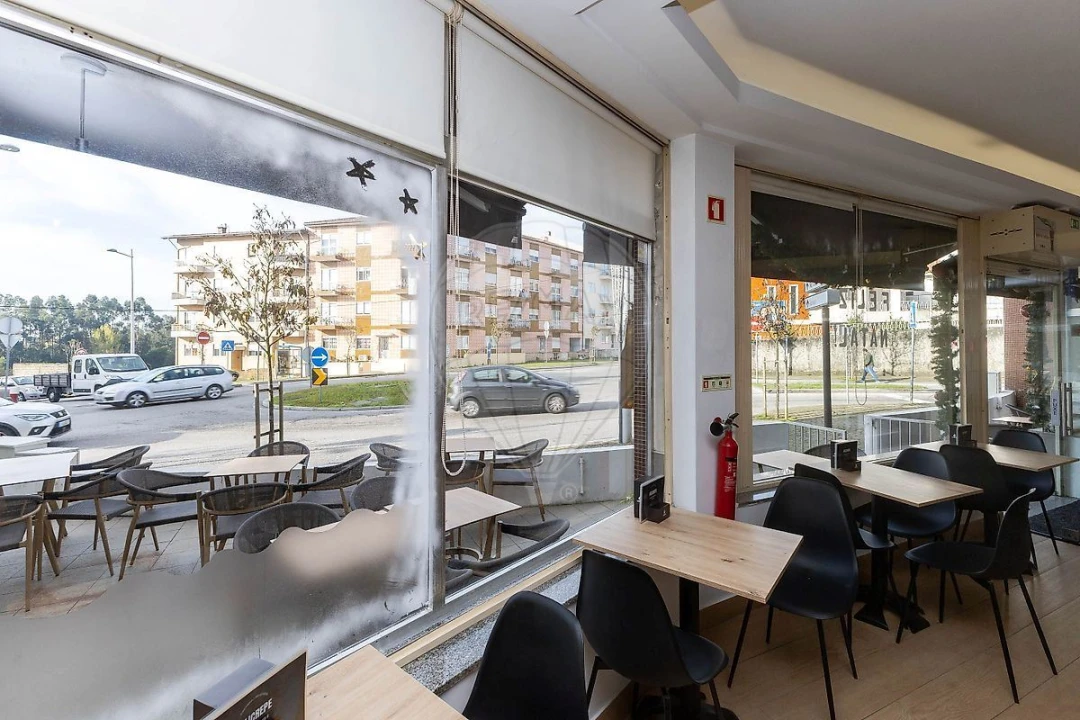 Loja para Trespasse em Fânzeres e São Pedro da Cova Foto 7