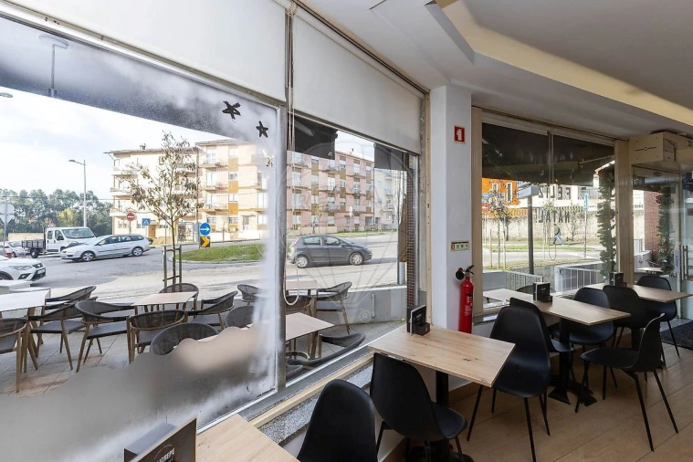 Loja para Trespasse em Fânzeres e São Pedro da Cova Foto 7