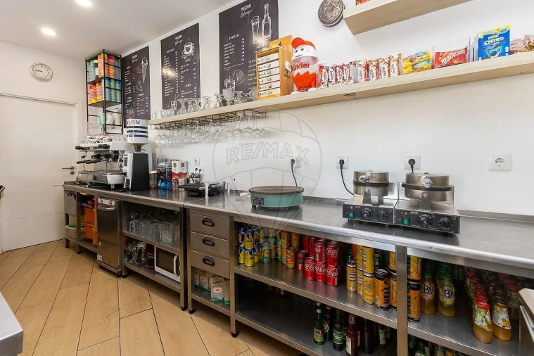 Loja para Trespasse em Fânzeres e São Pedro da Cova Foto 11