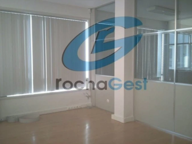 Armazém para Arrendamento em Canelas Foto 10