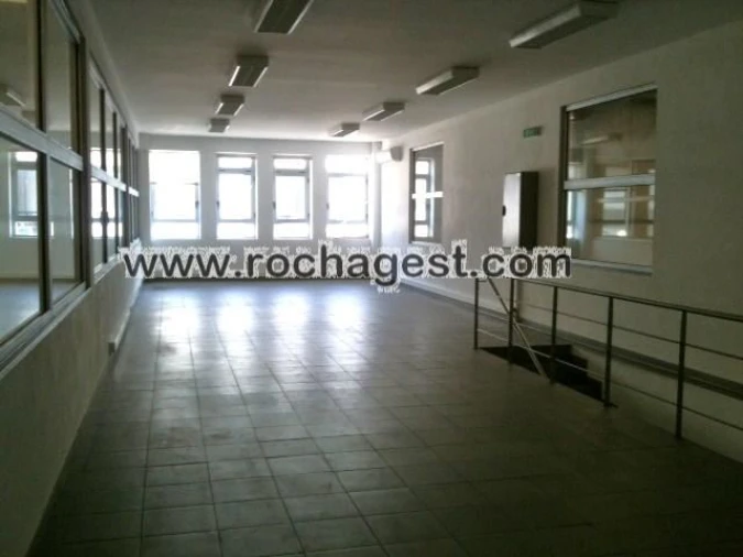 Armazém para Arrendamento em Canelas Foto 14