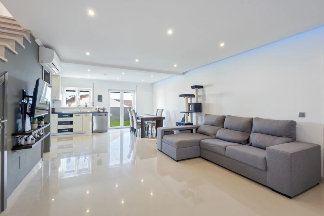 Moradia T3 para Venda em Campelos e Outeiro da Cabeça Foto 2