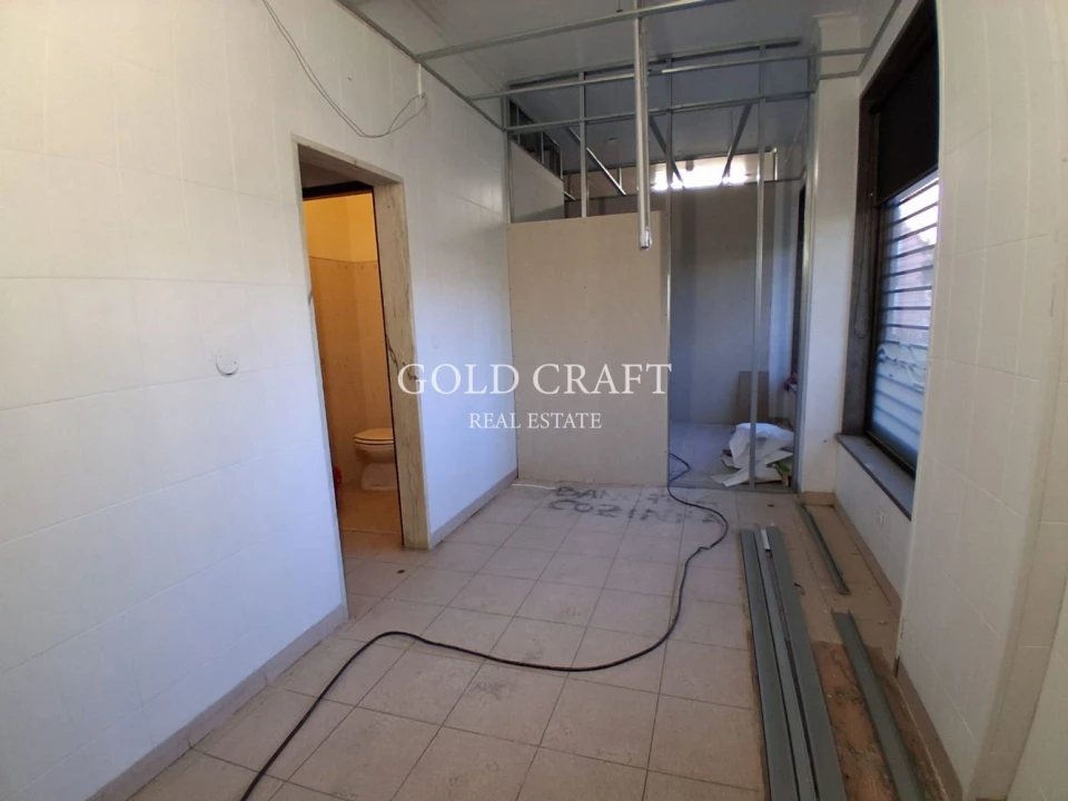 Loja para Arrendamento em Barcarena Foto 6