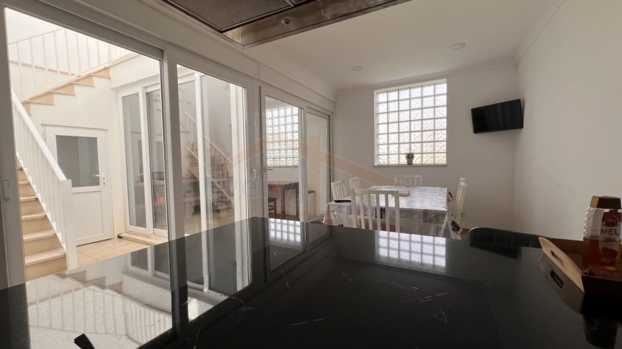 Moradia T6 para Venda em Atouguia da Baleia Foto 6