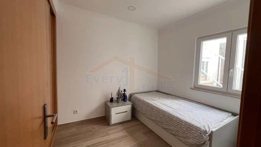 Moradia T6 para Venda em Atouguia da Baleia Foto 12