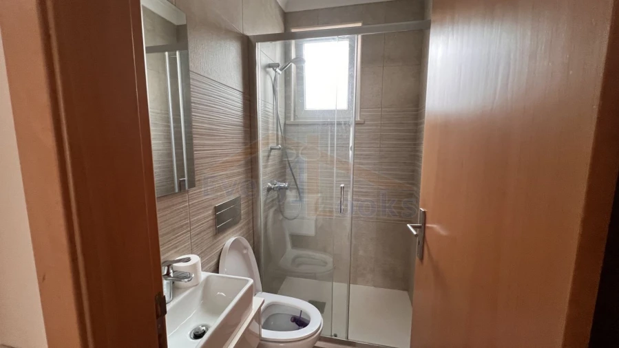 Moradia T6 para Venda em Atouguia da Baleia Foto 10