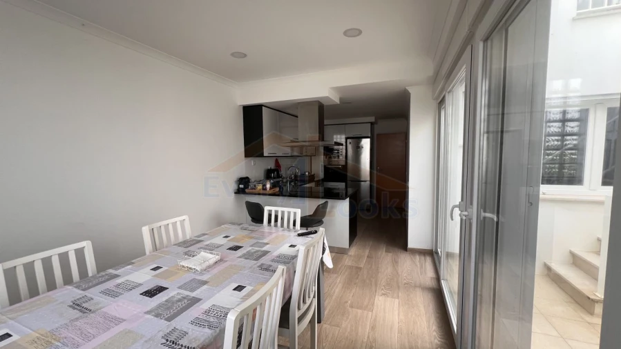 Moradia T6 para Venda em Atouguia da Baleia Foto 5