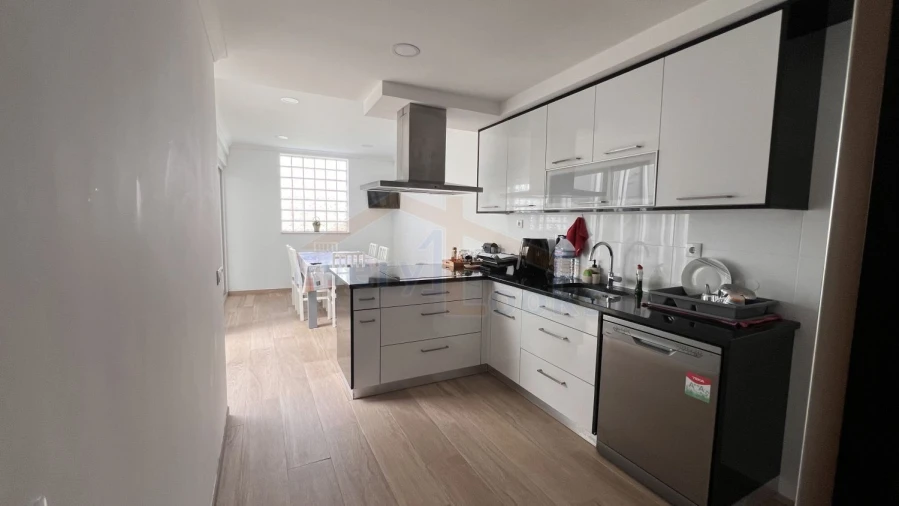 Moradia T6 para Venda em Atouguia da Baleia Foto 4