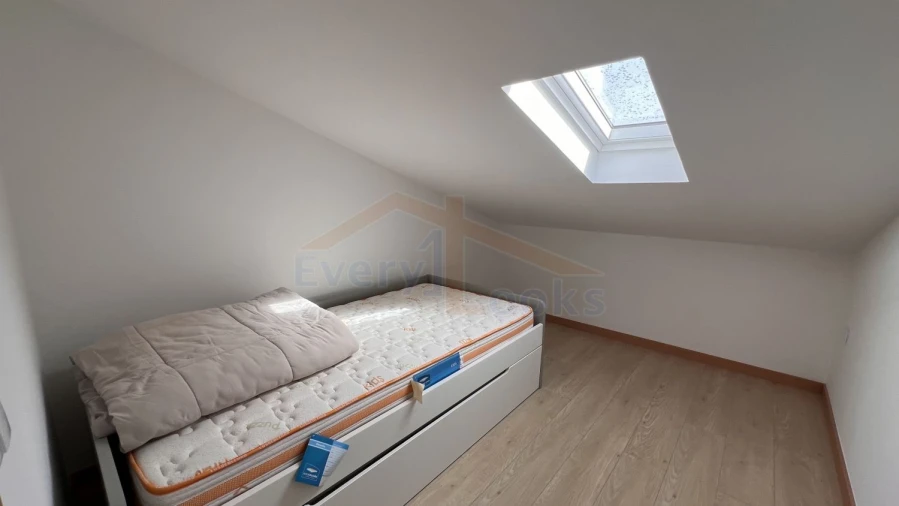 Moradia T6 para Venda em Atouguia da Baleia Foto 32