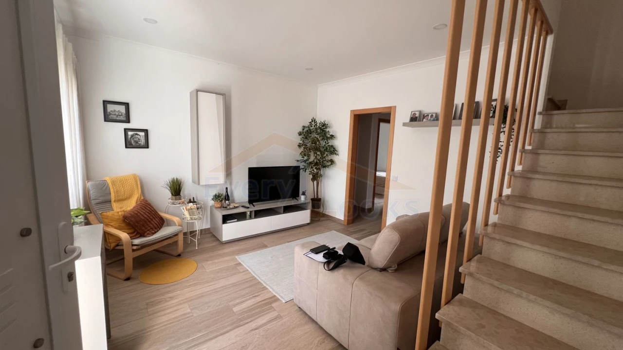 Moradia T6 para Venda em Atouguia da Baleia Foto 2