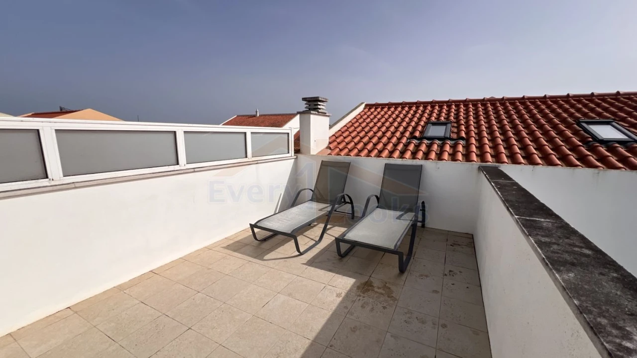 Moradia T6 para Venda em Atouguia da Baleia Foto 26