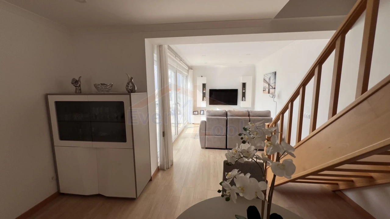 Moradia T6 para Venda em Atouguia da Baleia Foto 21