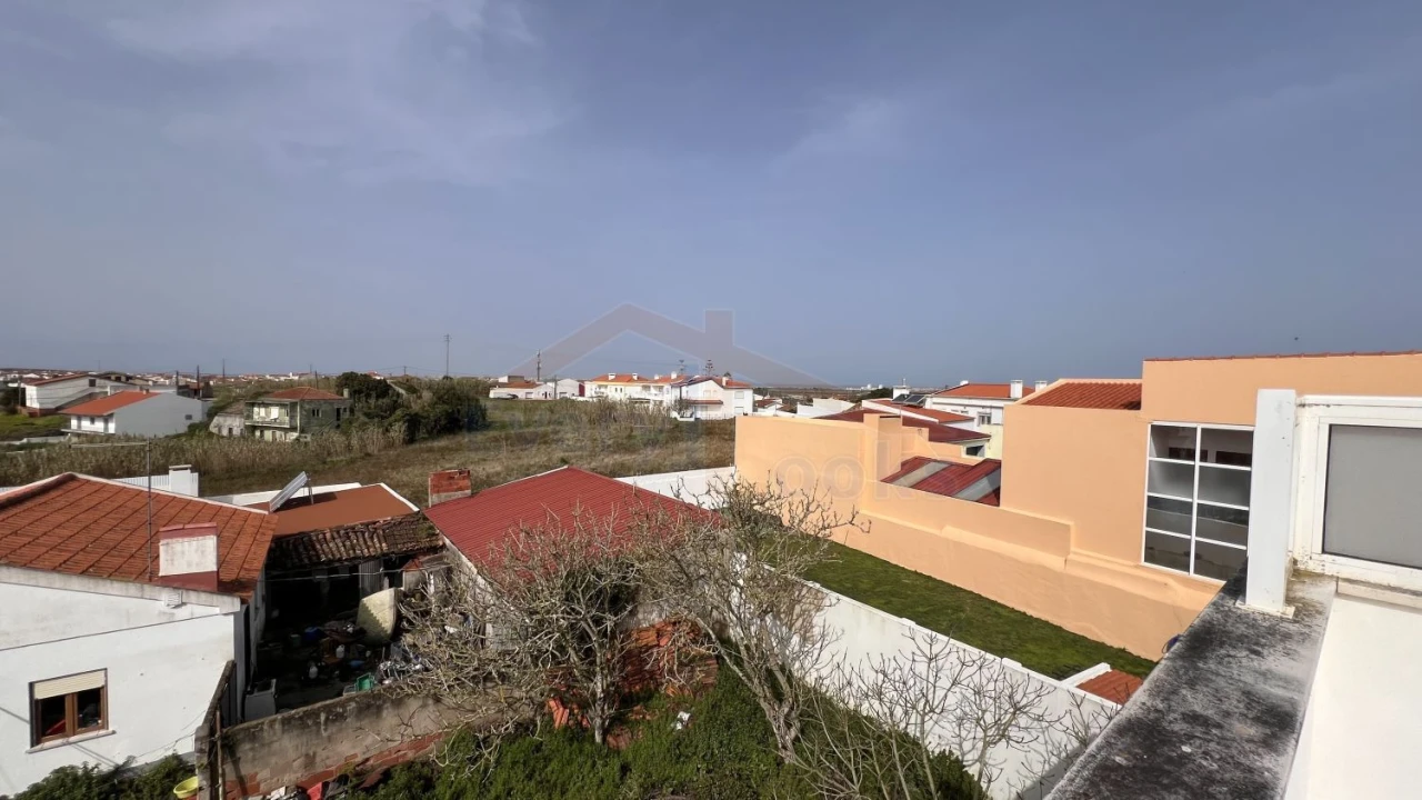 Moradia T6 para Venda em Atouguia da Baleia Foto 27