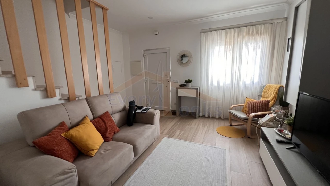 Moradia T6 para Venda em Atouguia da Baleia Foto 14