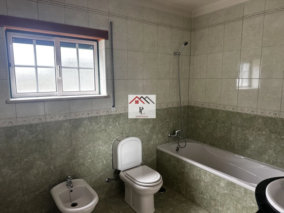 Moradia T3 para Venda em Serpins Foto 16