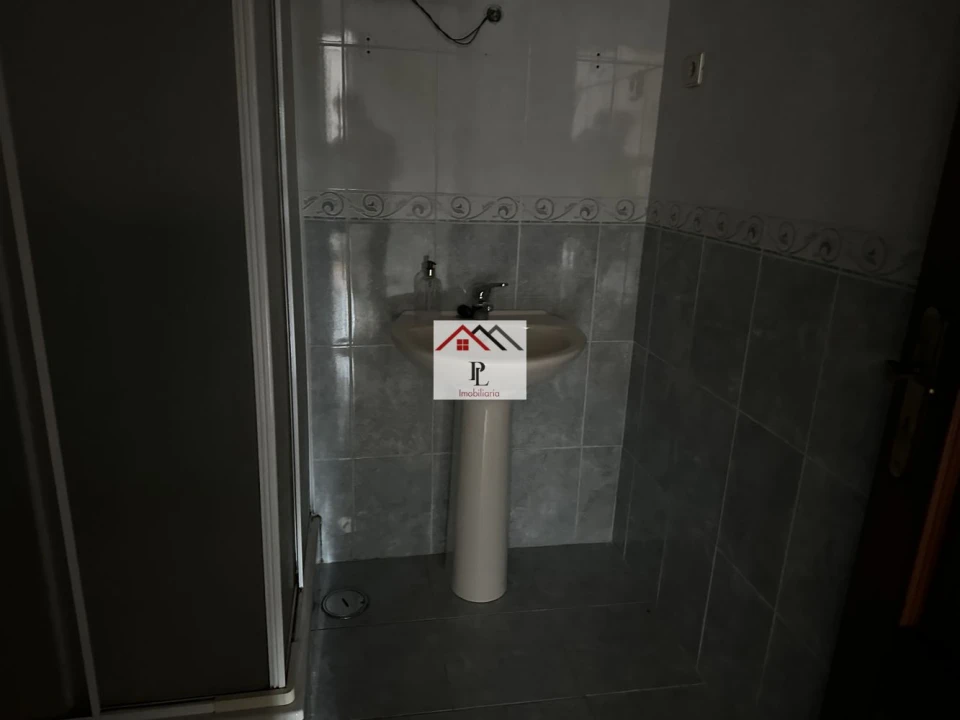 Moradia T3 para Venda em Serpins Foto 9