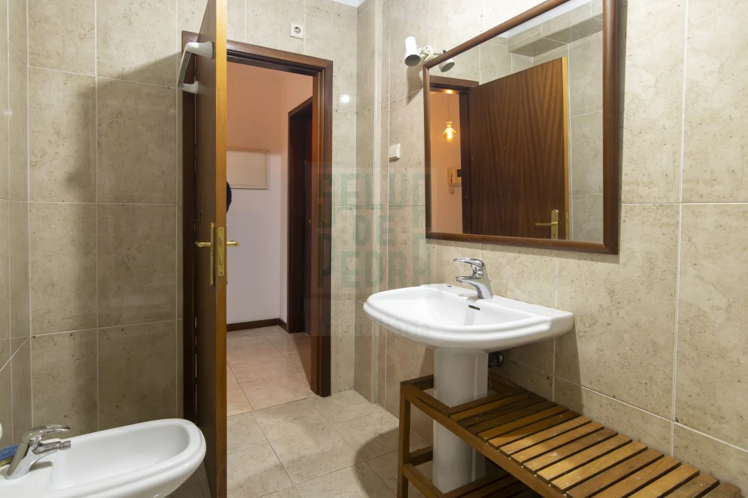 Apartamento T1 para Arrendamento em Paranhos Foto 13