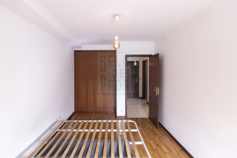 Apartamento T1 para Arrendamento em Paranhos Foto 9