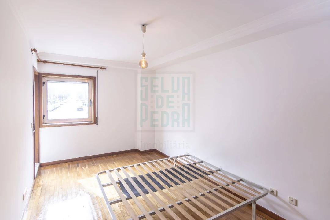 Apartamento T1 para Arrendamento em Paranhos Foto 11