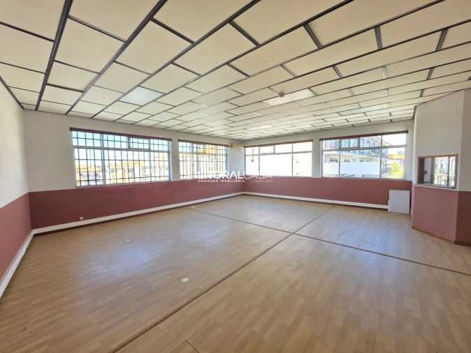 Loja para Arrendamento em Oiã Foto 7