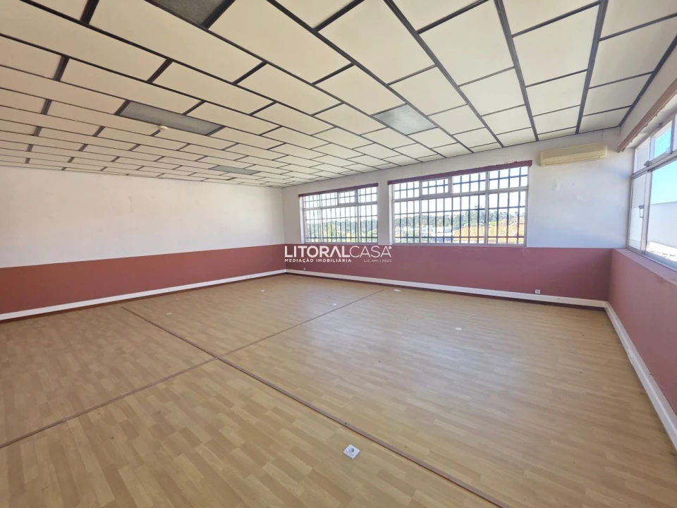 Loja para Arrendamento em Oiã Foto 3