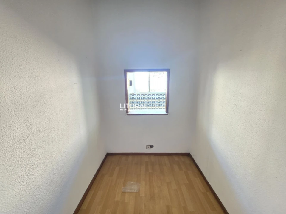 Loja para Arrendamento em Oiã Foto 9