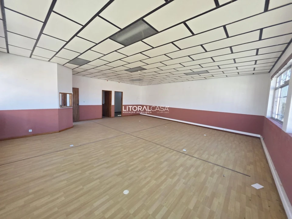 Loja para Arrendamento em Oiã Foto 4