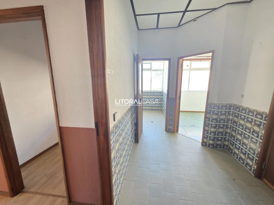 Loja para Arrendamento em Oiã Foto 8