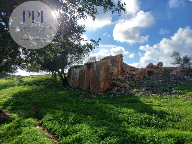 Moradia T1 para Venda em Bensafrim e Barão de São João Foto 2