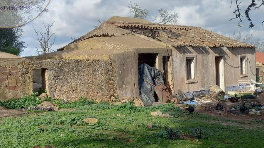 Moradia T1 para Venda em Bensafrim e Barão de São João